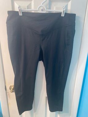 torrid Active Black Capri Leggings